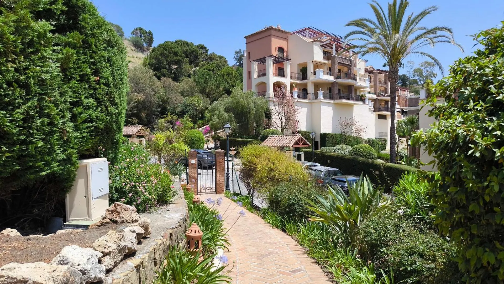 Las Jacarandas Penthouse With Stunning Views & Private Rooftop 0*, Benahavis Spain