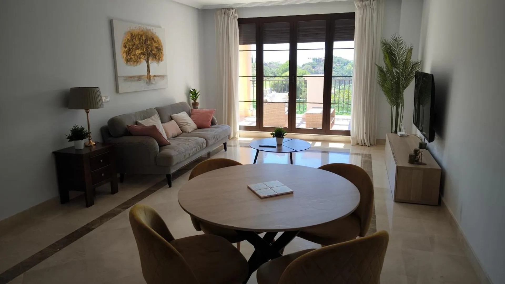 Las Jacarandas Penthouse With Stunning Views & Private Rooftop